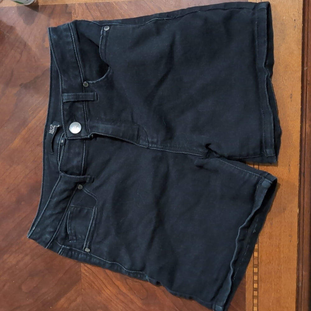 1822 denim shorts in black size 10